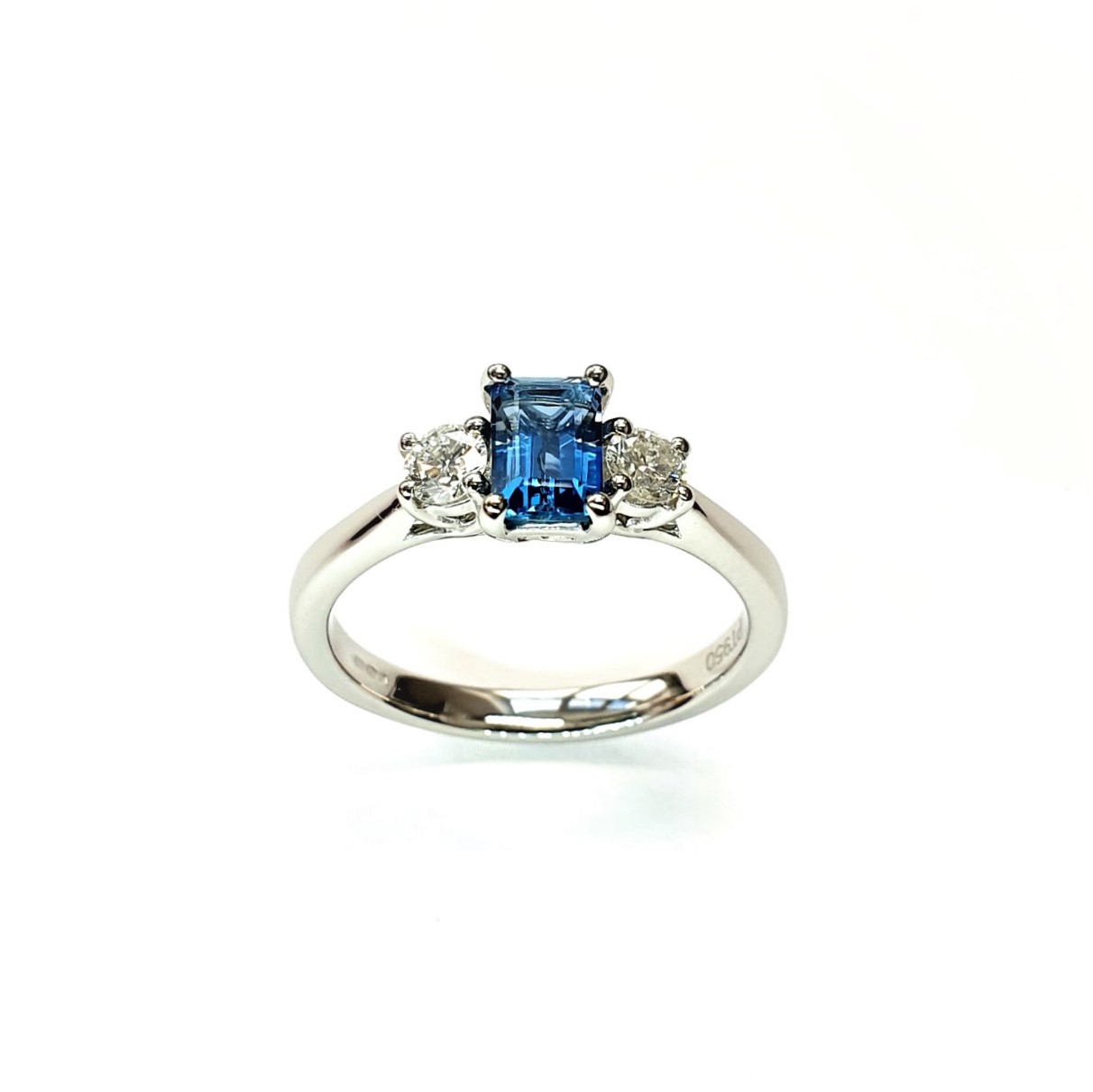 Platinum-&-Aquamarine-Ring-RPT00174