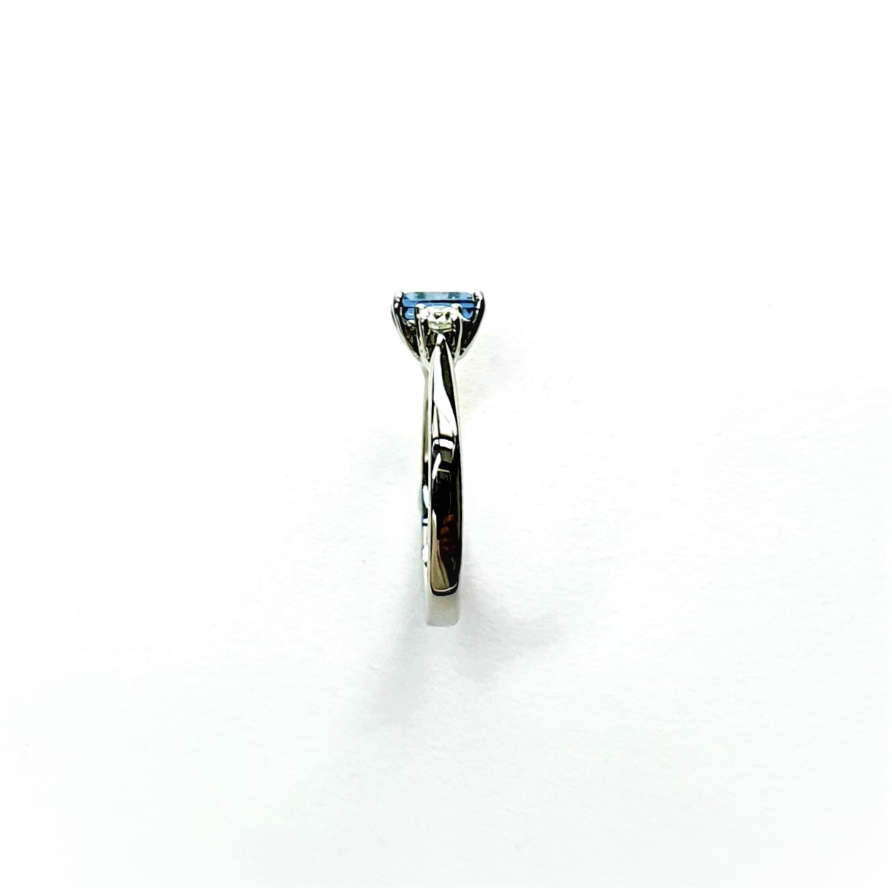 Platinum-&-Aquamarine-Ring-RPT00174