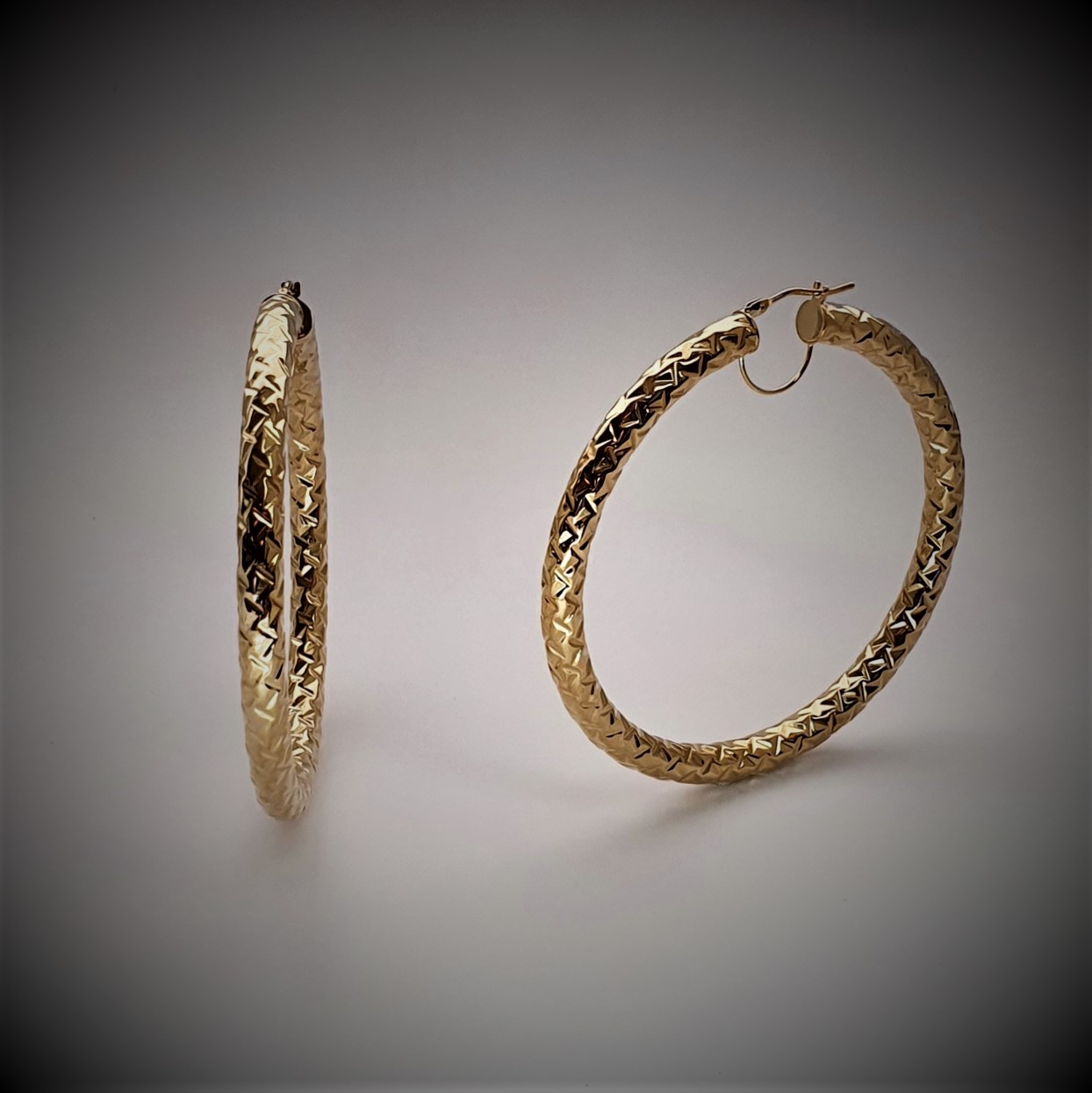 Large-Gold-Hoop-Earrings-EL00108