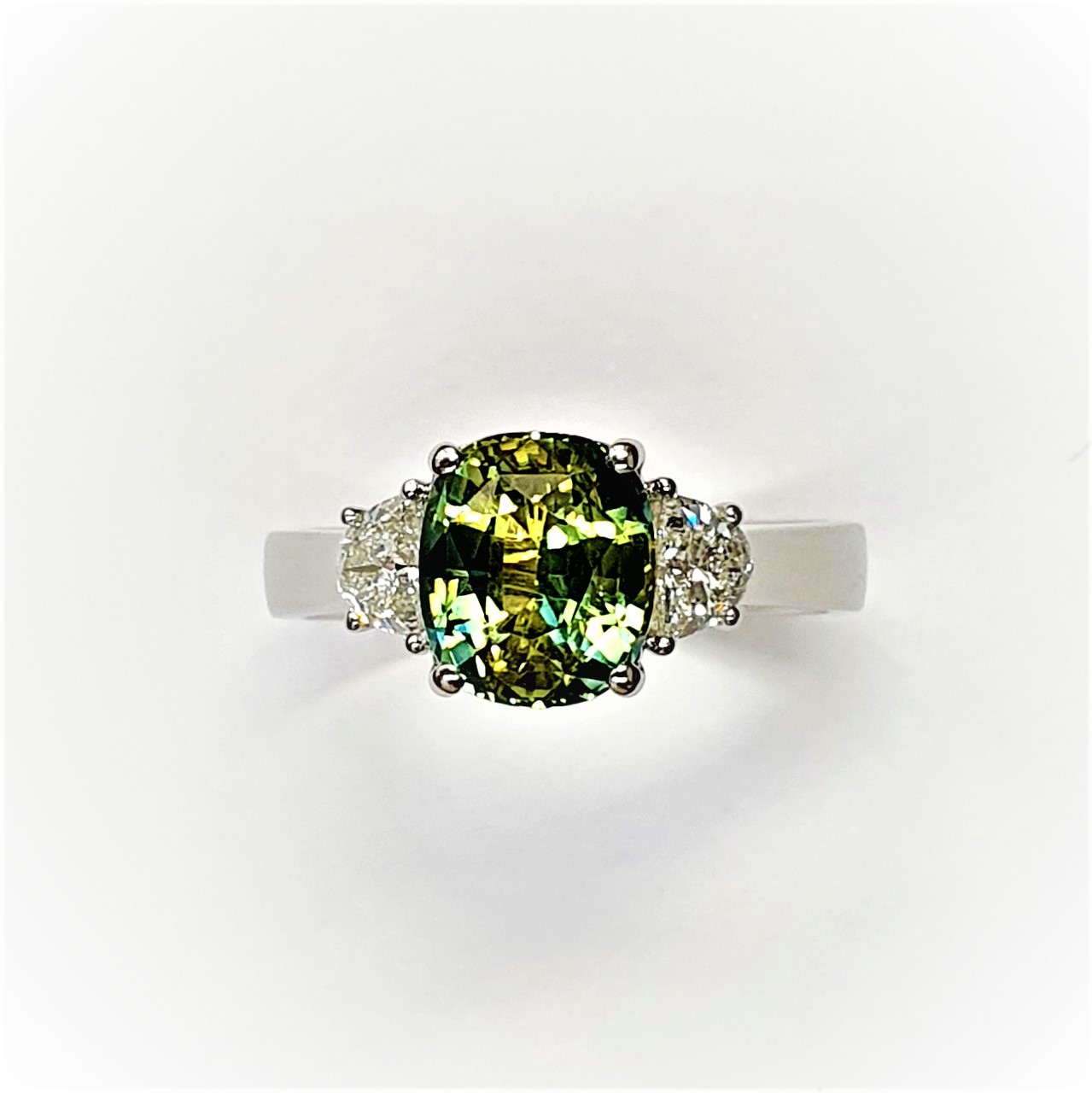 Close top view highlighting the sapphire’s colour and the diamonds’ bright detail.