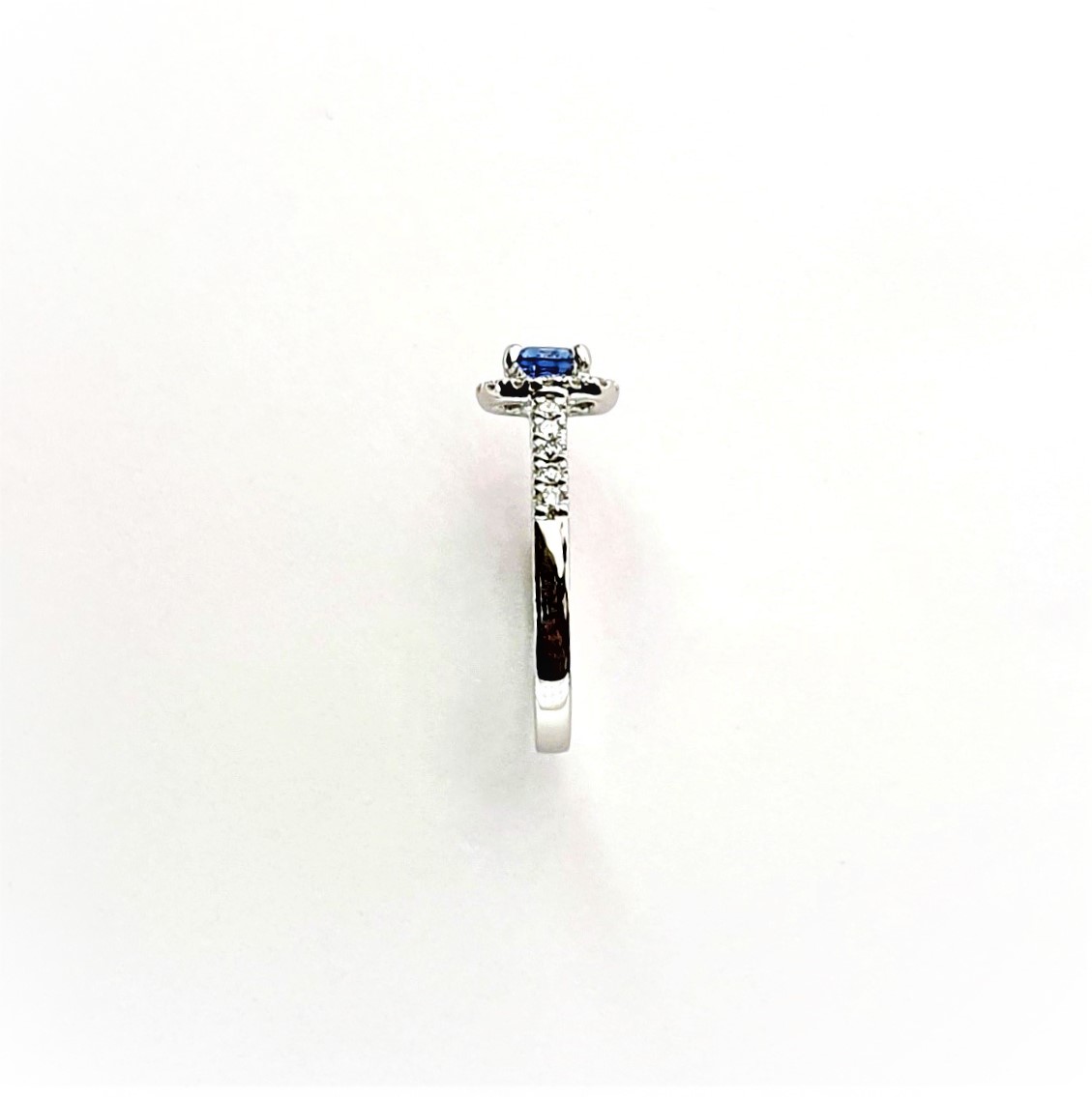 Cushion-Shape-Sapphire-&-Diamond-Platinum-Cluster-Ring-RPT0177