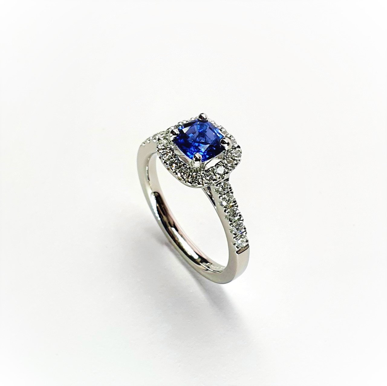 Cushion-Shape-Sapphire-&-Diamond-Platinum-Cluster-Ring-RPT0177