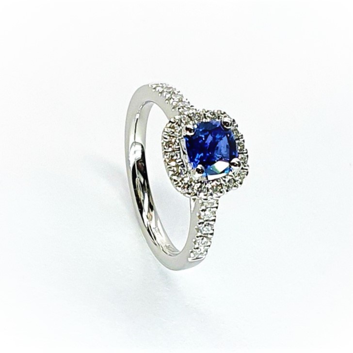 Cushion-Shape-Sapphire-&-Diamond-Platinum-Cluster-Ring-RPT0177