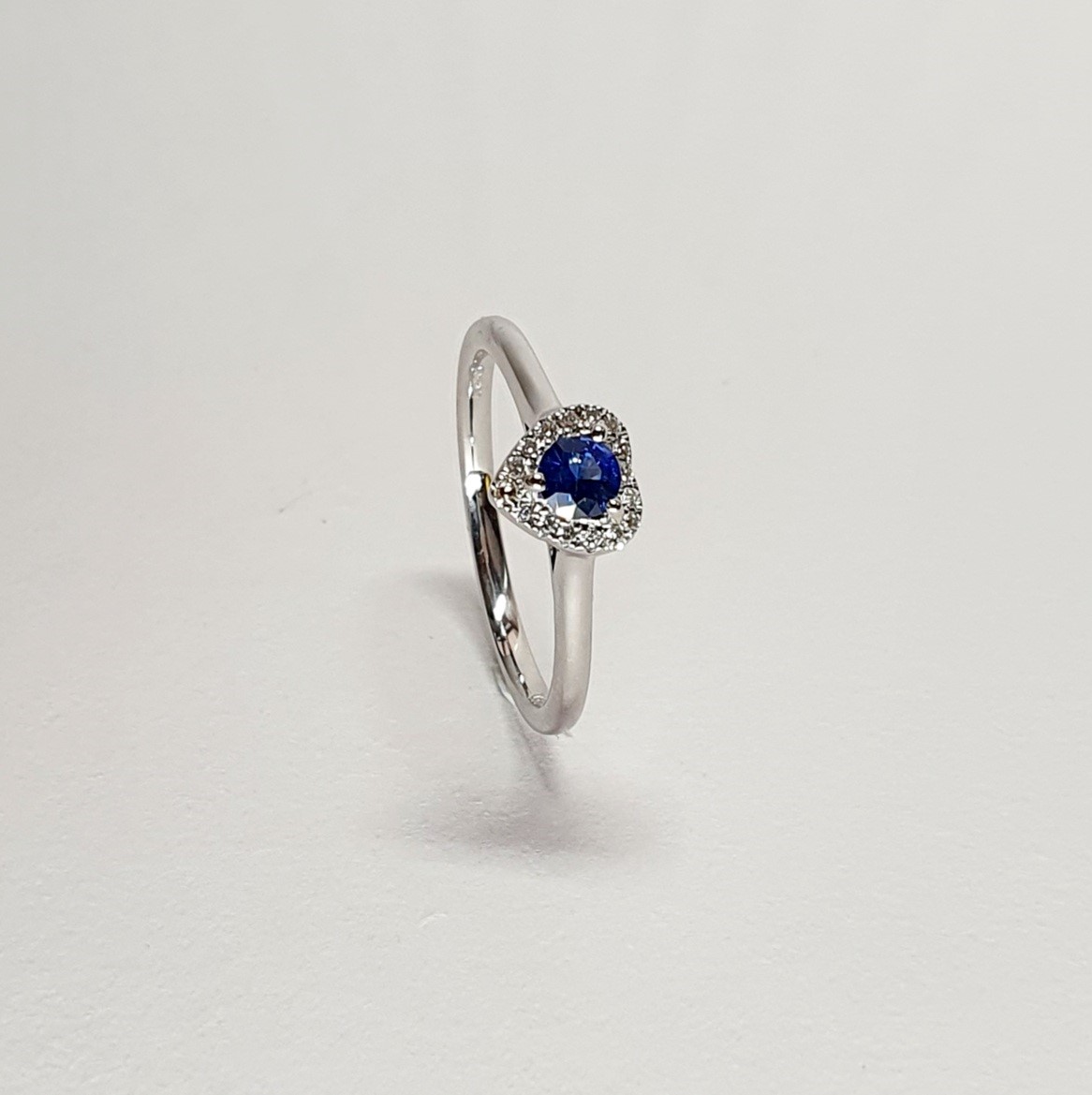 18ct-White-Gold-Sapphire-&-Diamond-Heart-Ring-RA0671