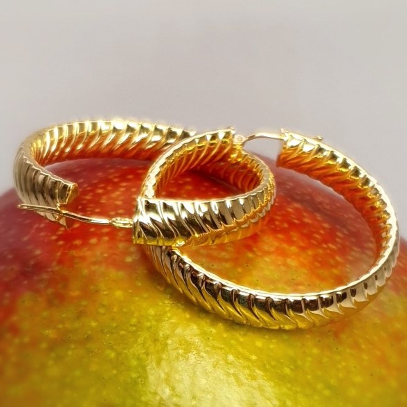 Wide-9ct-Gold-Hoop-Earrings-with-Twisted-Pattern-EL00153