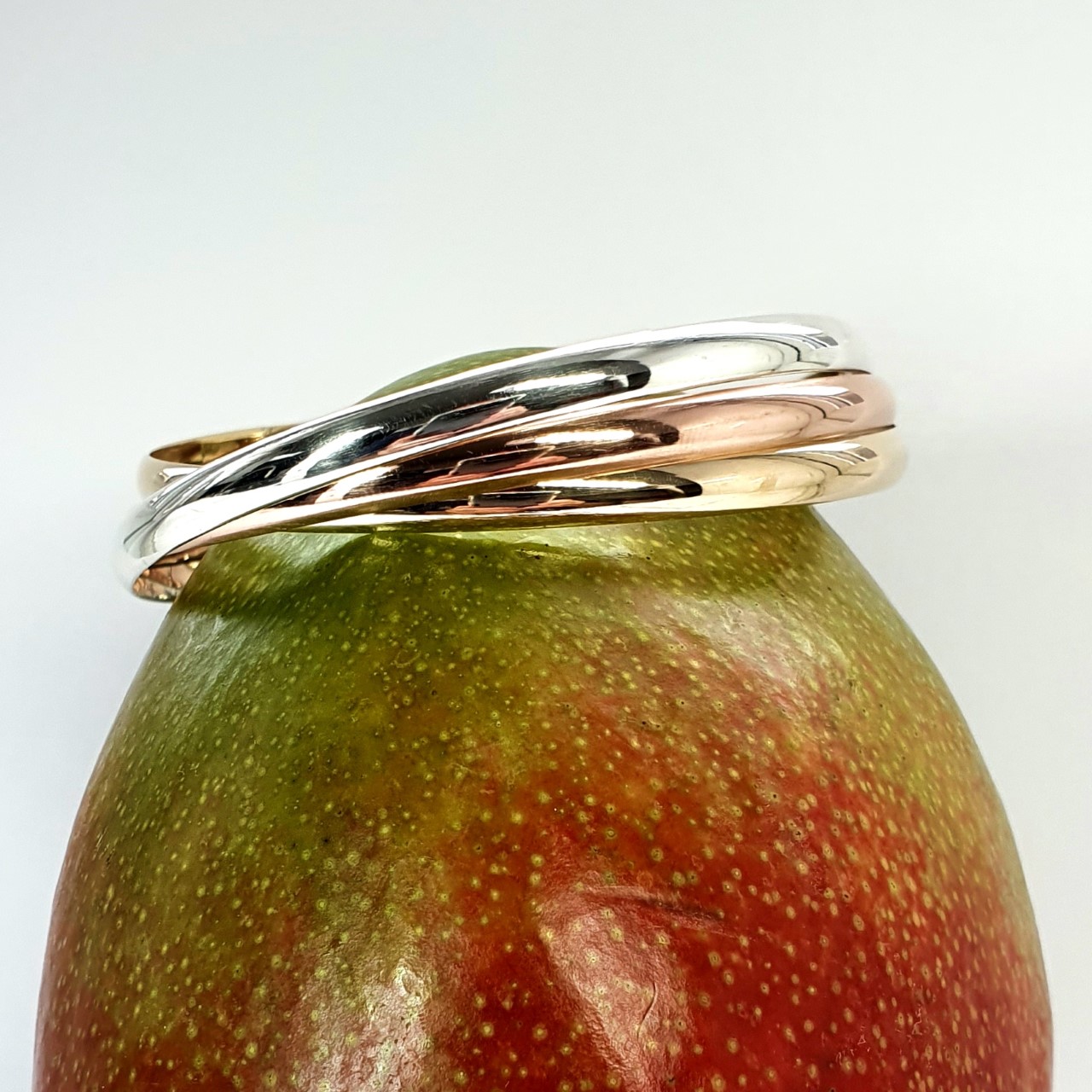 Heavy gold Russian bangle B00053 measurements 65mm inside diameter each band is 4.5mm wide, x 1.5mm thick approximately 38.1 grams.