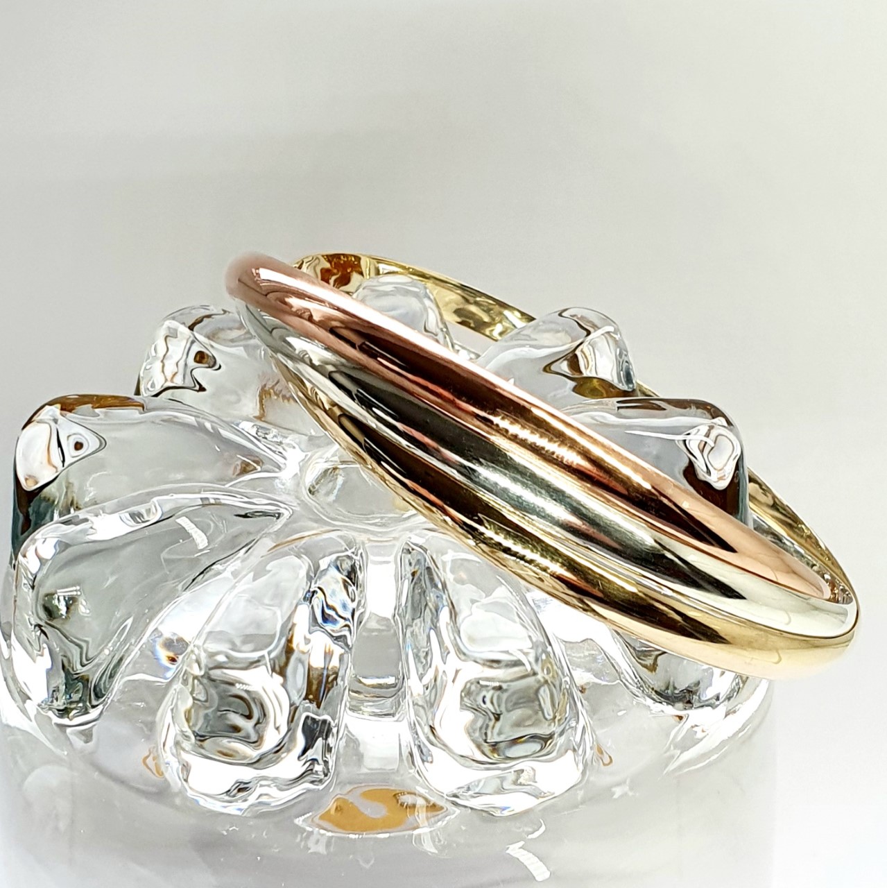 Heavy gold Russian bangle B00053 measurements 65mm inside diameter each band is 4.5mm wide, x 1.5mm thick approximately 38.1 grams.