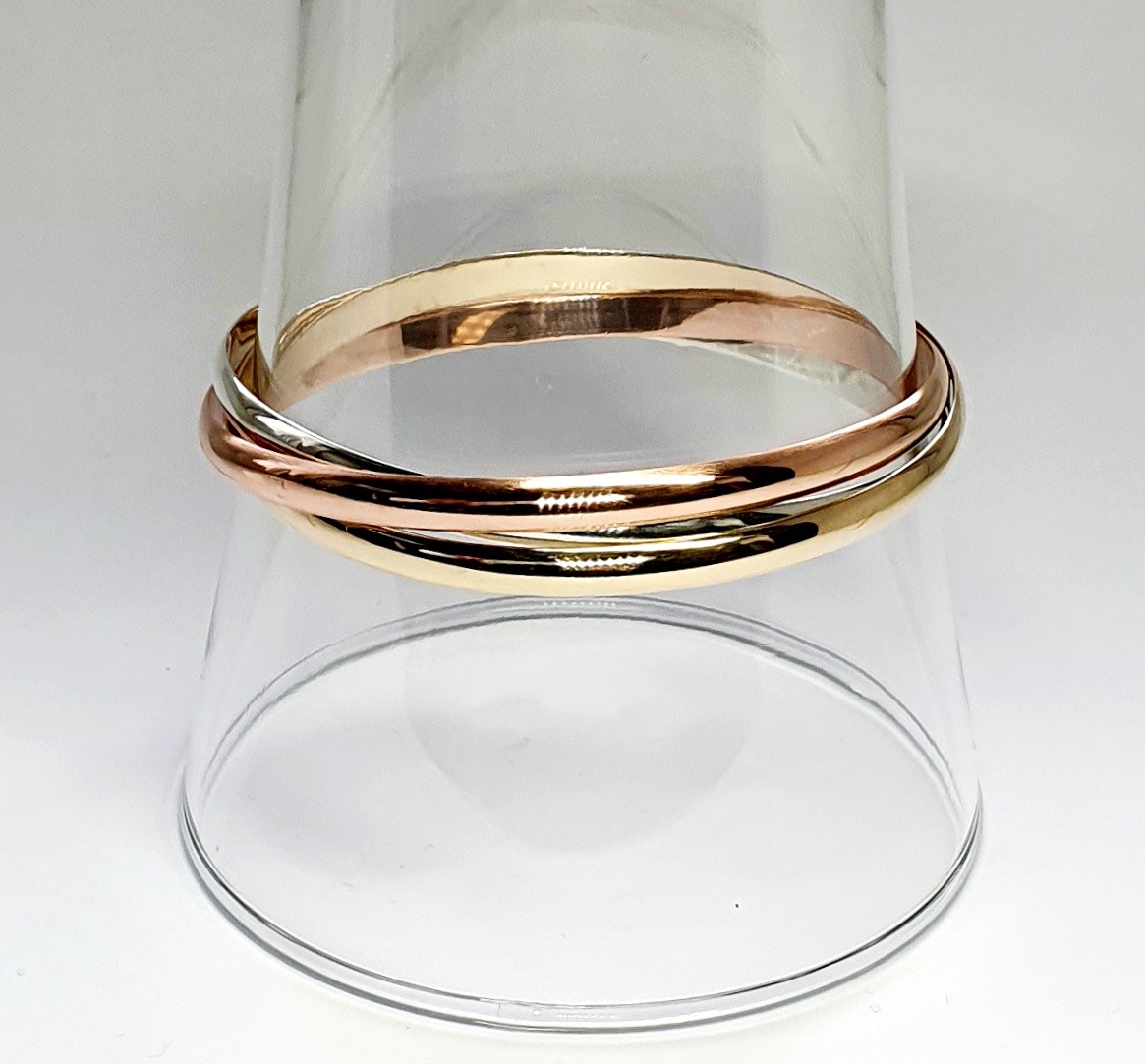 Heavy gold Russian bangle B00053 measurements 65mm inside diameter each band is 4.5mm wide, x 1.5mm thick approximately 38.1 grams.