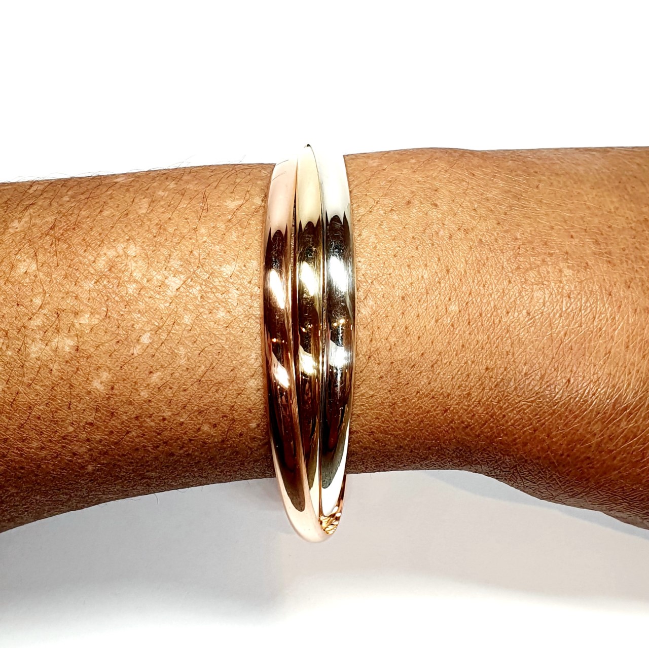 Heavy gold Russian bangle B00053 measurements 65mm inside diameter each band is 4.5mm wide, x 1.5mm thick approximately 38.1 grams.