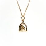 Cheltenham-9ct-Gold-Horse-Head-and-Stirrup-Pendant-CMP0001 