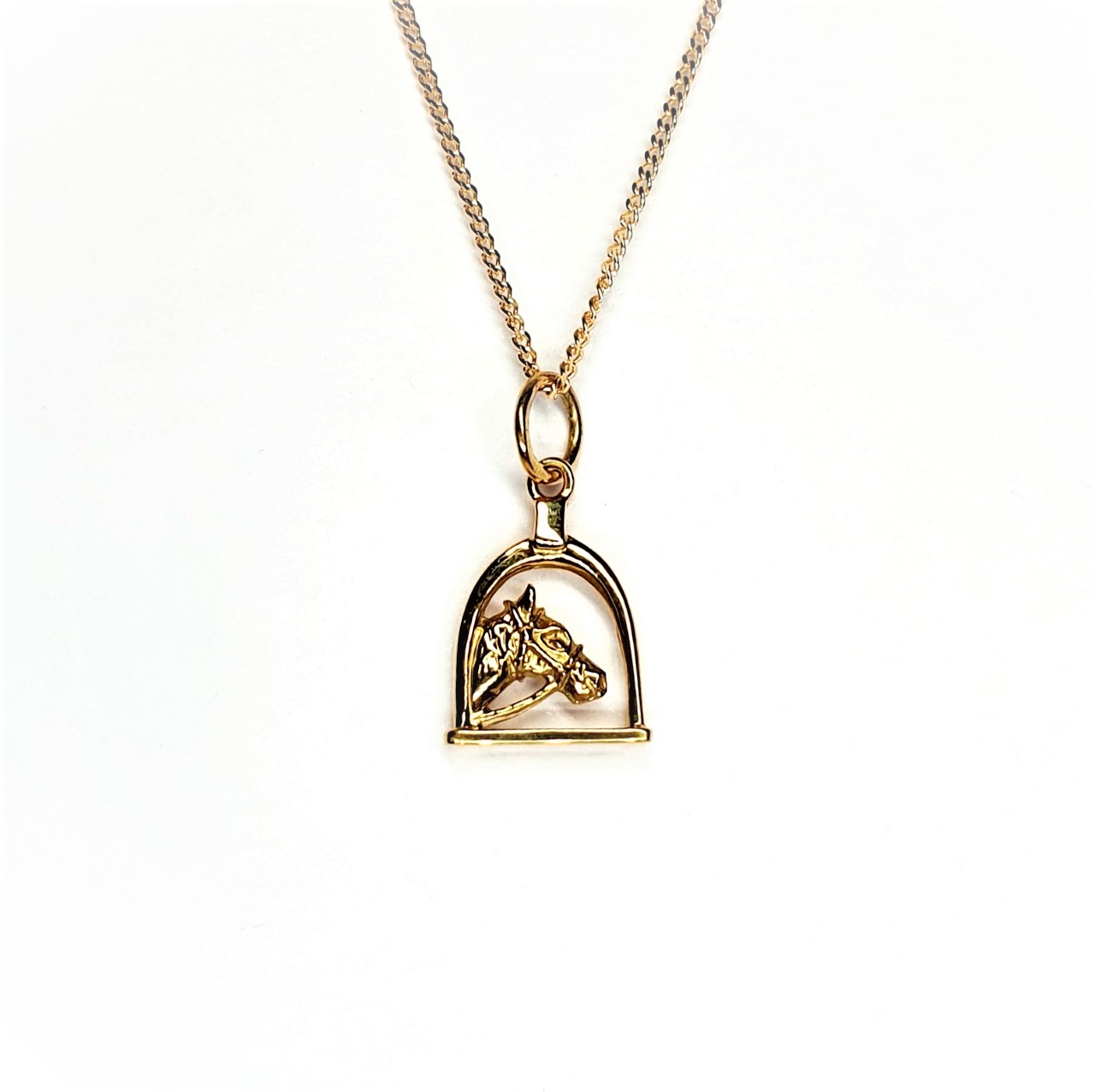 Cheltenham-9ct-Gold-Horse-Head-and-Stirrup-Pendant-CMP0001 
