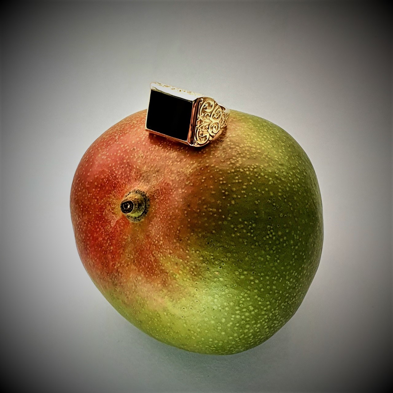 9ct-Gold-Rectangular-Black-Onyx-Signet-Ring-RG00050