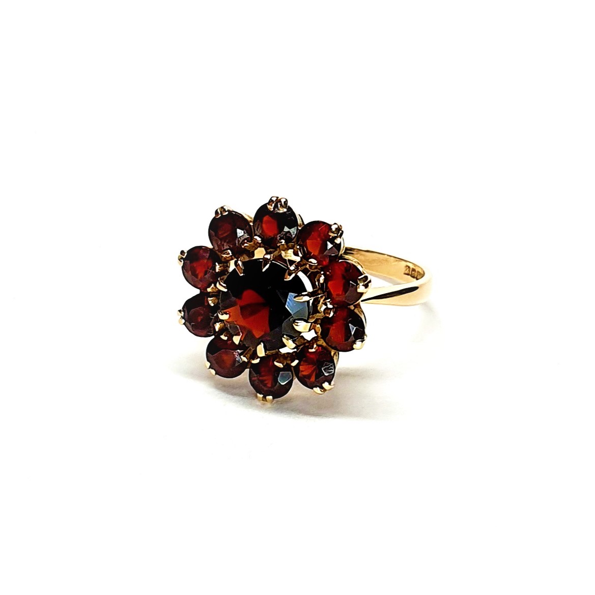 Vintage-Round-Garnet-Cluster-9ct-Gold-Ring-RQ00135