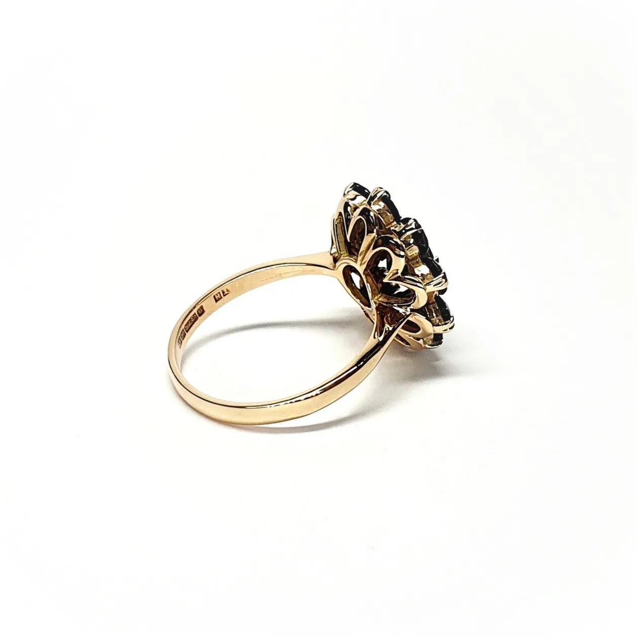 Vintage-Round-Garnet-Cluster-9ct-Gold-Ring-RQ00135