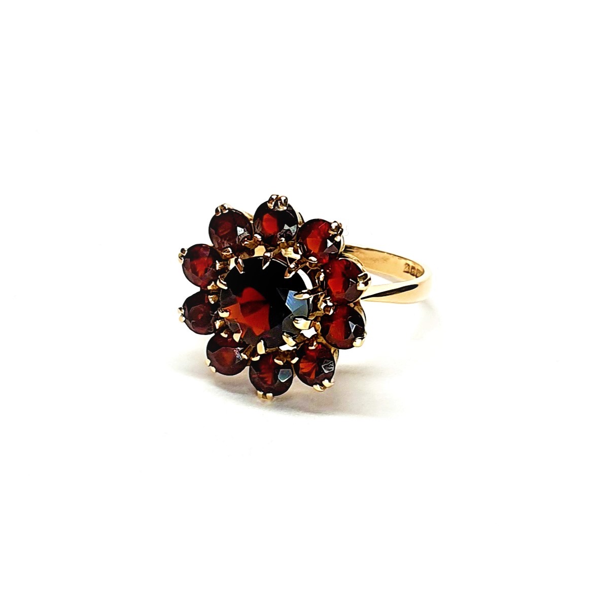 Vintage-Round-Garnet-Cluster-9ct-Gold-Ring-RQ00135