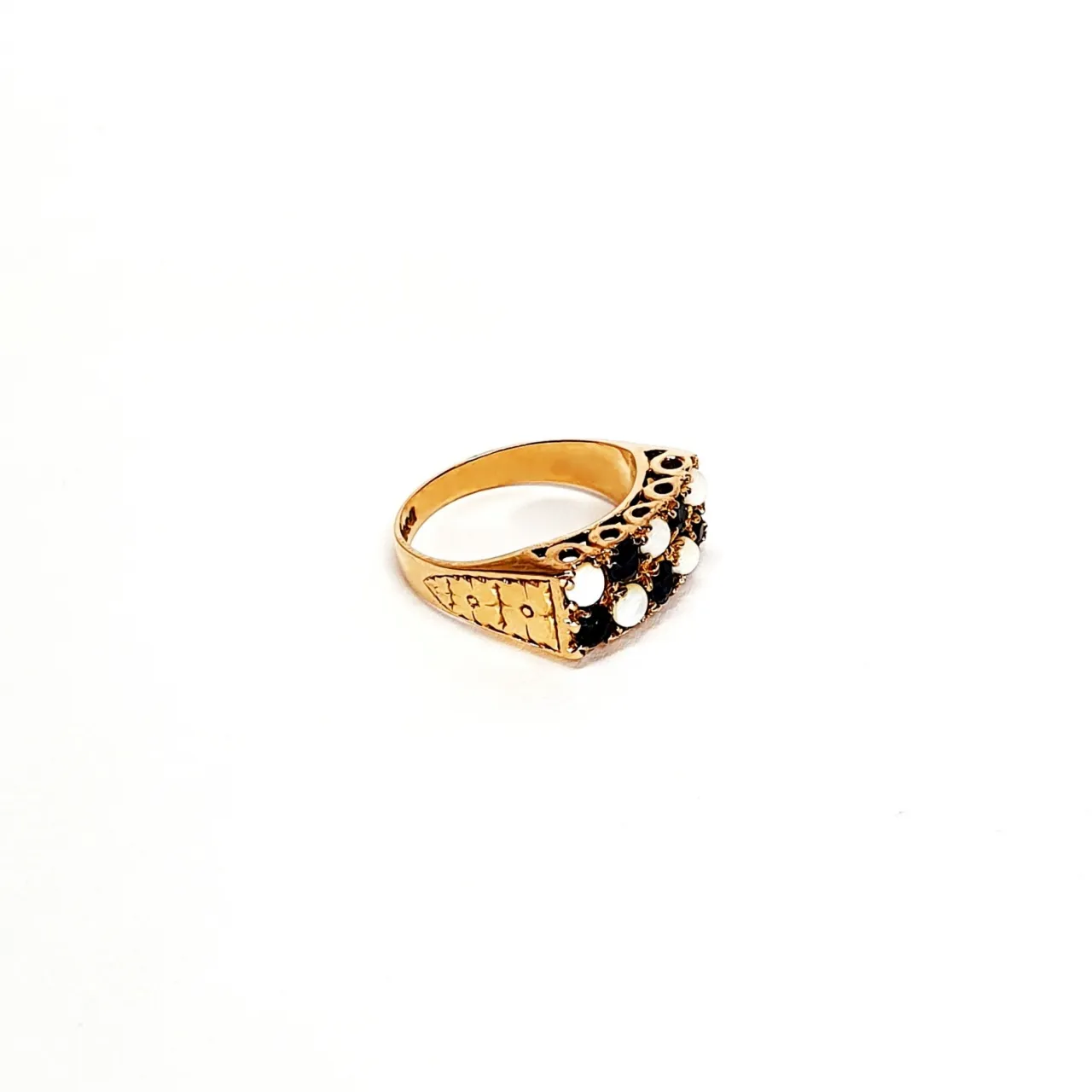 Vintage 1979 opal & dark blue sapphire 9ct gold landscape rectangular top ring measuring 18mm x 7.8mm set with five round cabochon cut opals & five round dark blue sapphires in a chequer formation with three hand engraved flowers to both—side shoulders.
