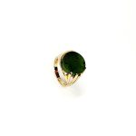 9ct yellow gold round jade abstract Pre-Loved ring measures 16mm x 15mm at the top & 5.8mm high with a single round flat Green Jade stone set on one side with a rub-over setting and a tree bark pattern, and four claws on the opposite side with a plain polished finish