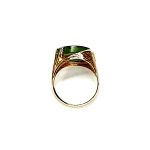 9ct yellow gold round jade abstract Pre-Loved ring measures 16mm x 15mm at the top & 5.8mm high with a single round flat Green Jade stone set on one side with a rub-over setting and a tree bark pattern, and four claws on the opposite side with a plain polished finish