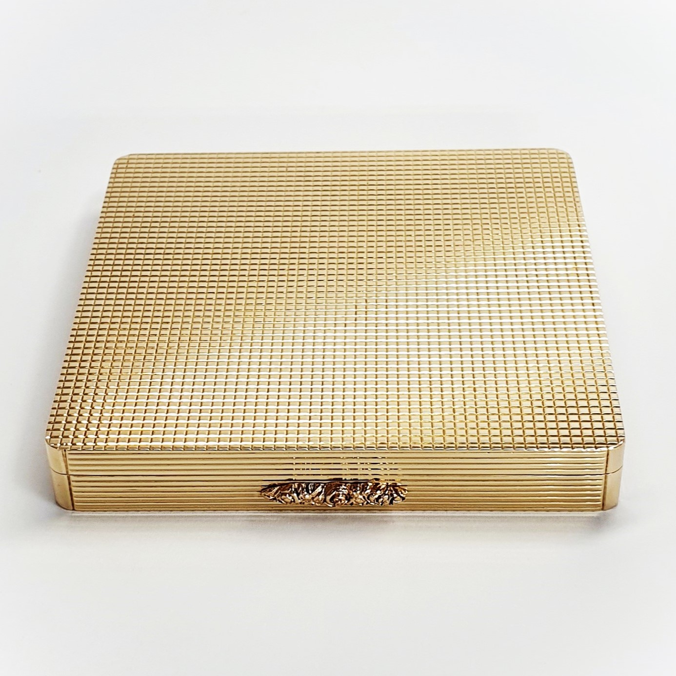 Vintage 9ct Gold Compact Mirror. A handmade solid 9ct gold powder compact Mirror with a stunning engine-turned pattern & rose thumb piece for easy opening.