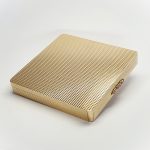 Vintage 9ct Gold Compact Mirror. A handmade solid 9ct gold powder compact Mirror with a stunning engine-turned pattern & rose thumb piece for easy opening.