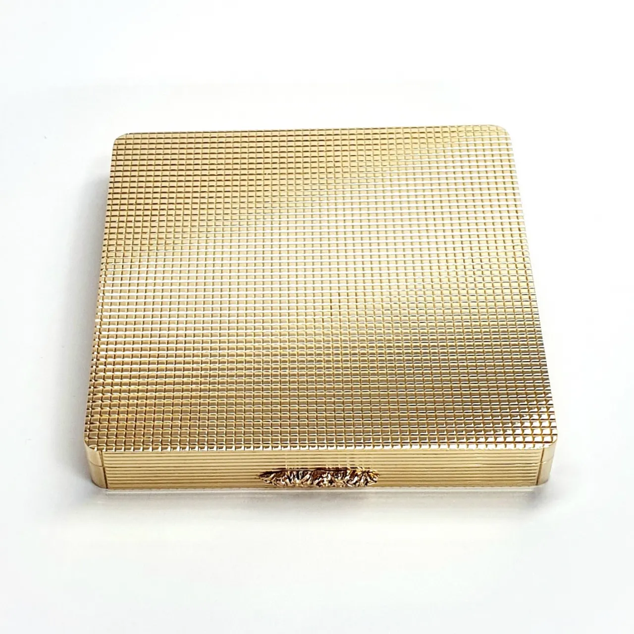 Vintage 9ct Gold Compact Mirror. A handmade solid 9ct gold powder compact Mirror with a stunning engine-turned pattern & rose thumb piece for easy opening.