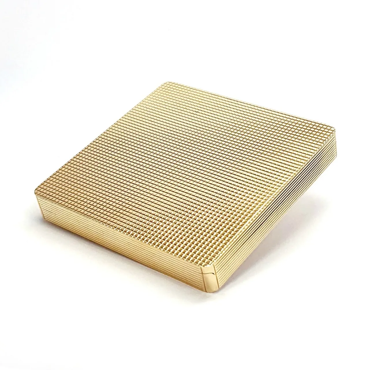 Vintage 9ct Gold Compact Mirror. A handmade solid 9ct gold powder compact Mirror with a stunning engine-turned pattern & rose thumb piece for easy opening.