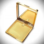 Vintage 9ct Gold Compact Mirror. A handmade solid 9ct gold powder compact Mirror with a stunning engine-turned pattern & rose thumb piece for easy opening.