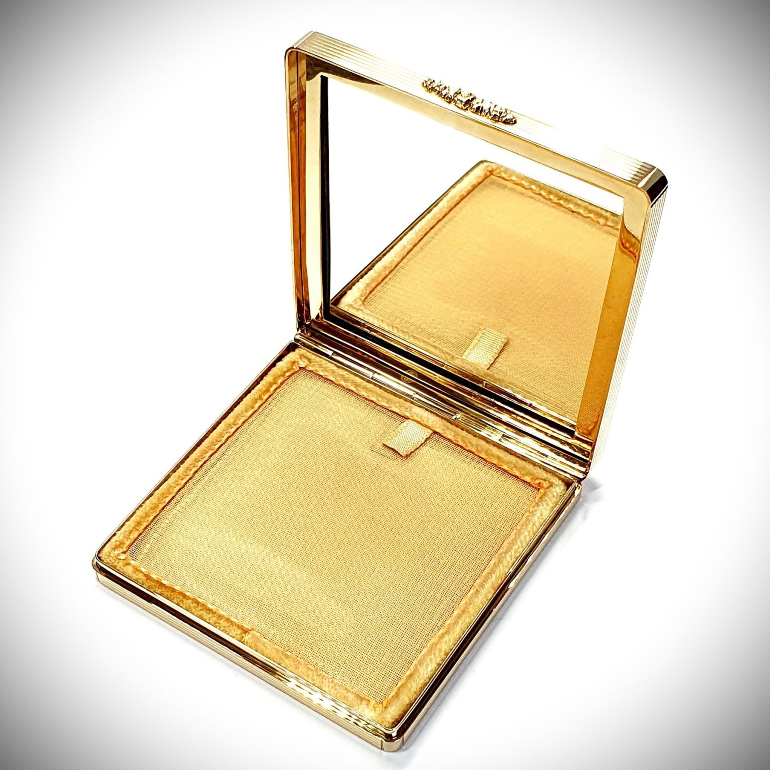 Vintage 9ct Gold Compact Mirror. A handmade solid 9ct gold powder compact Mirror with a stunning engine-turned pattern & rose thumb piece for easy opening.