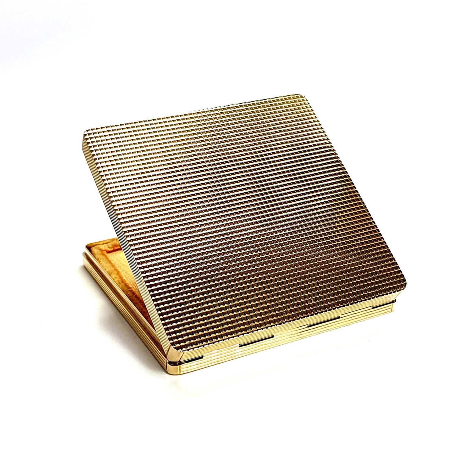 Vintage 9ct Gold Compact Mirror. A handmade solid 9ct gold powder compact Mirror with a stunning engine-turned pattern & rose thumb piece for easy opening.