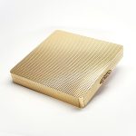 Vintage 9ct Gold Compact Mirror. A handmade solid 9ct gold powder compact Mirror with a stunning engine-turned pattern & rose thumb piece for easy opening.