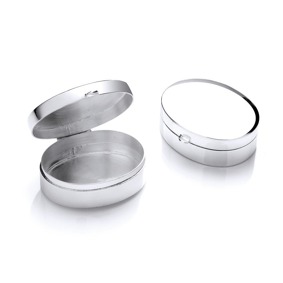 Plain, highly polished St Thomas sterling silver oval pill box PB00007 open and closed on a white background PB00007
