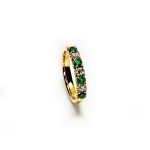 18ct yellow gold seven-stone eternity ring 3.5mm wide set with four 2.8mm round emeralds and three 2.8mm round diamonds in four claw settings