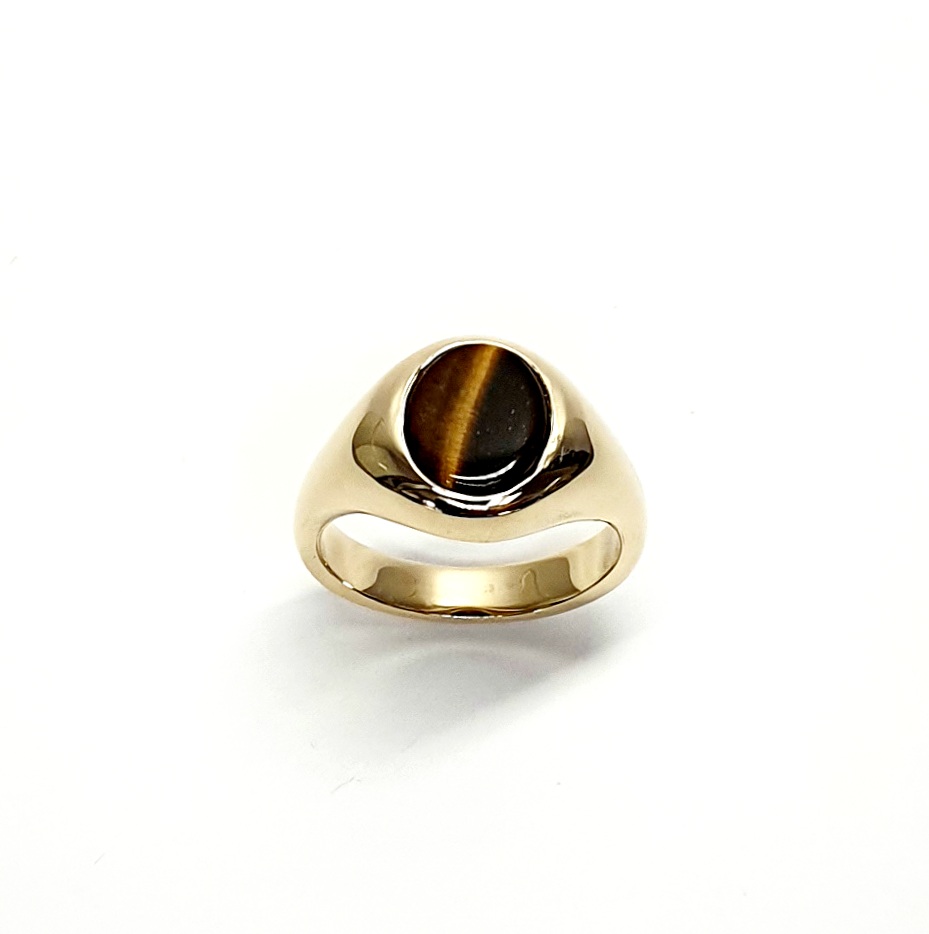 The City of London Jewellers presents the Eyemouth heavy 9ct yellow gold 12mm x 10mm oval Tigers Eye with a slightly curved top rub-over set into a plain polished signet ring, top view