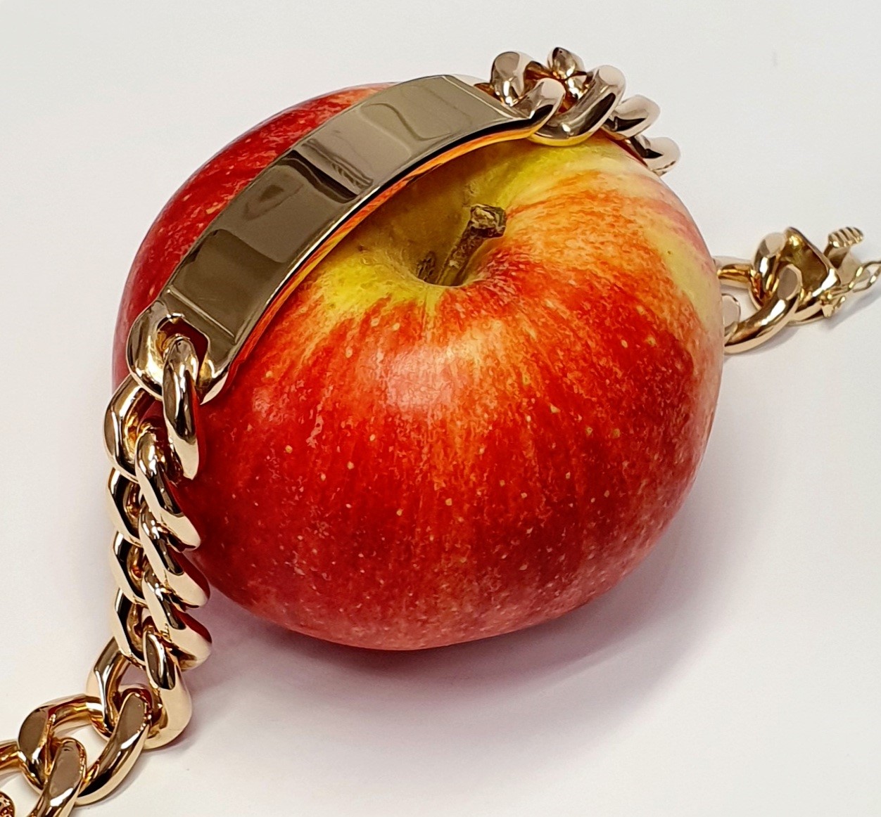 Men's heavy 9ct gold identity bracelet nine inches long weighing 111.3 grammes