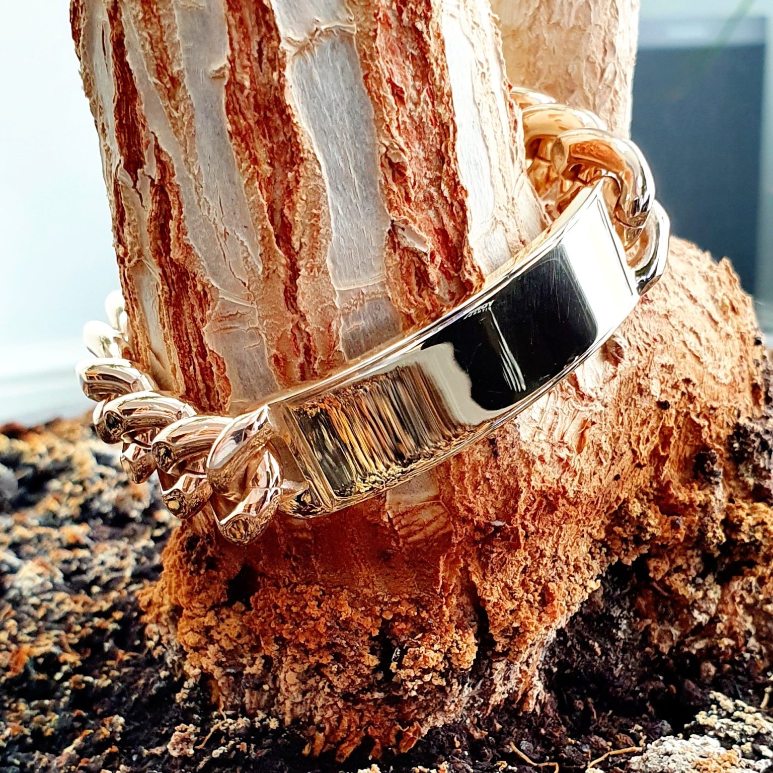 Men's heavy 9ct gold identity bracelet nine inches long weighing 111.3 grammes