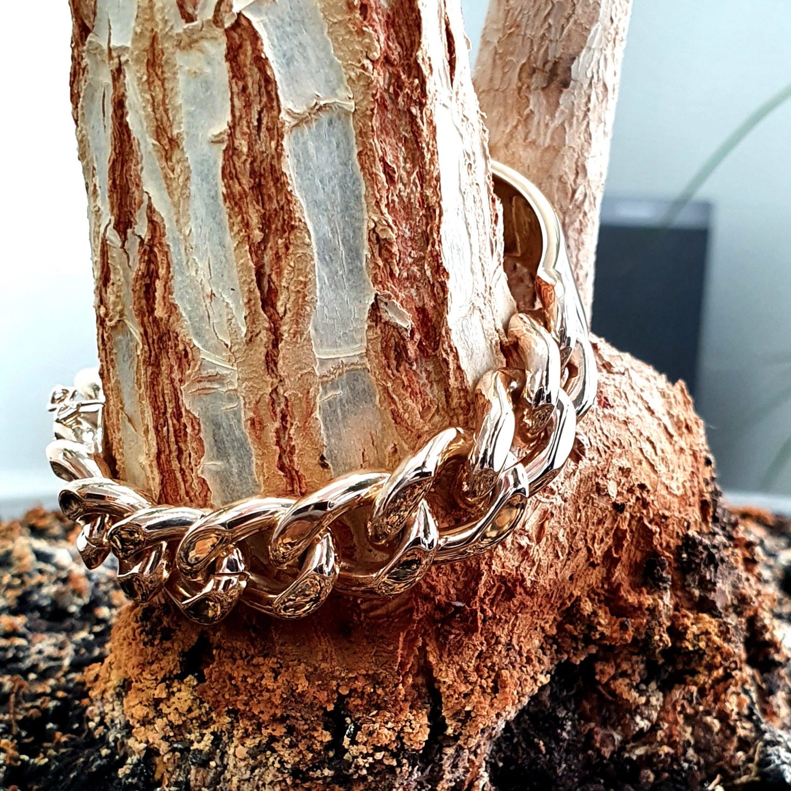 Men's heavy 9ct gold identity bracelet nine inches long weighing 111.3 grammes