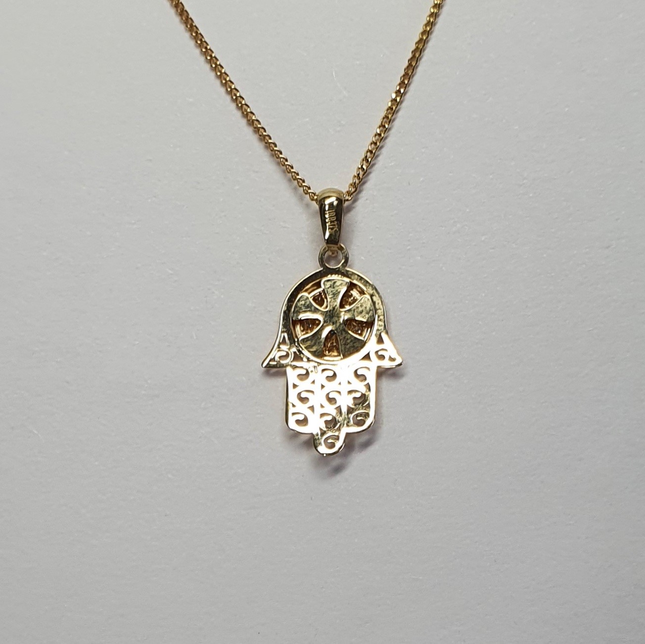 9ct gold Hamza or Hamzah pendant/necklace with a choice of 16,18 or 20 inch curb link chain