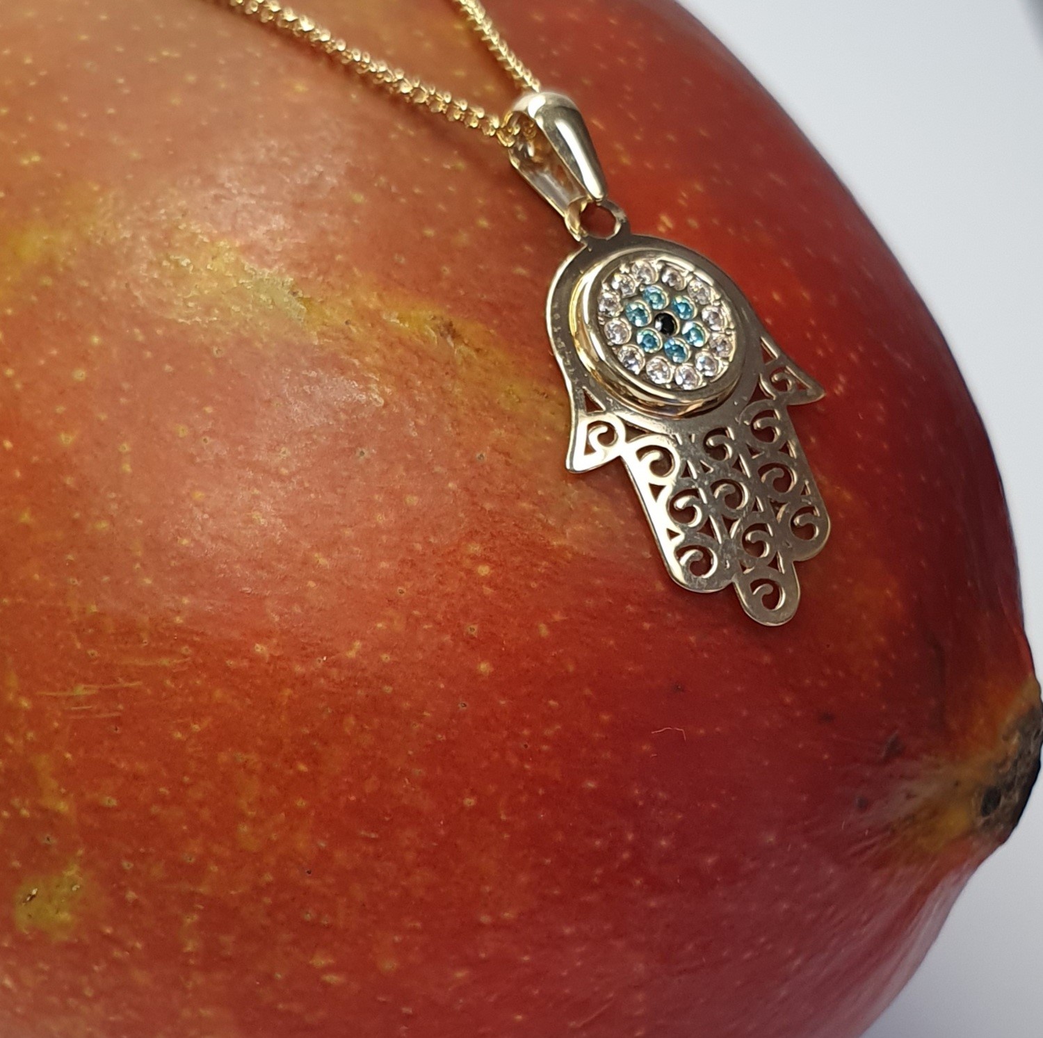 9ct gold Hamza or Hamzah pendant/necklace with a choice of 16,18 or 20 inch curb link chain