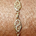 18ct yellow gold 5mm wide filigree oval bracelet 18cm/7inches long.