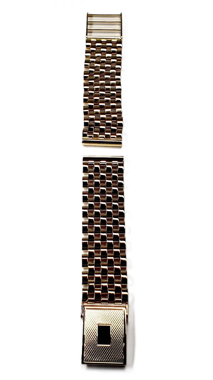 9ct yellow gold watch bracelet GWQ00018  handmade in the United Kingdom, each solid link has been carefully put together and soldered by hand with thick gold pins, and the sturdy gold clasp has a gorgeous engine-turned pattern with a plain cartouche suitable for engraving if you so wish.