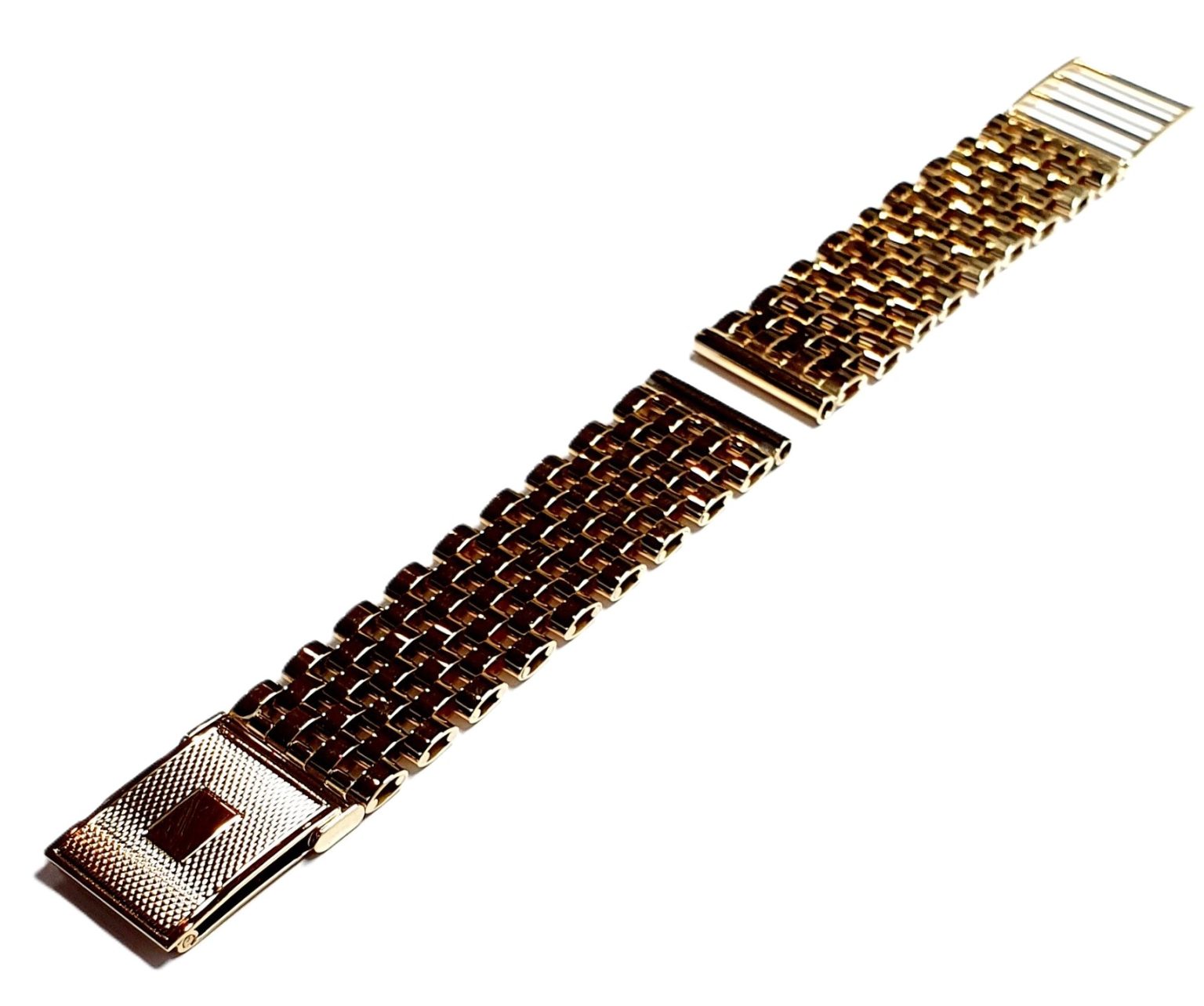 9ct yellow gold watch bracelet GWQ00018  handmade in the United Kingdom, each solid link has been carefully put together and soldered by hand with thick gold pins, and the sturdy gold clasp has a gorgeous engine-turned pattern with a plain cartouche suitable for engraving if you so wish.