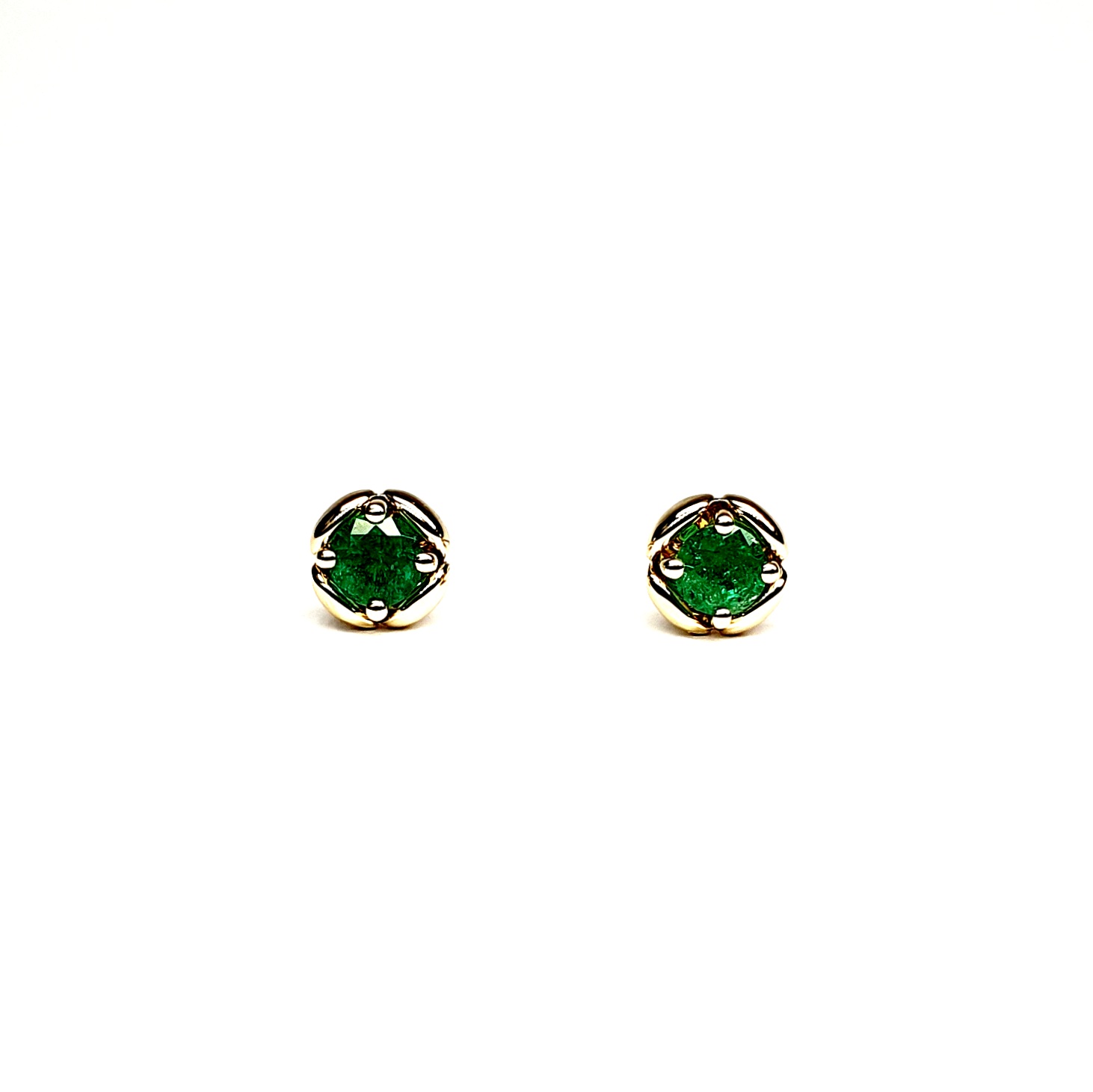 18ct yellow gold round emeralds in a flowering bud design stud earring ESA00505.