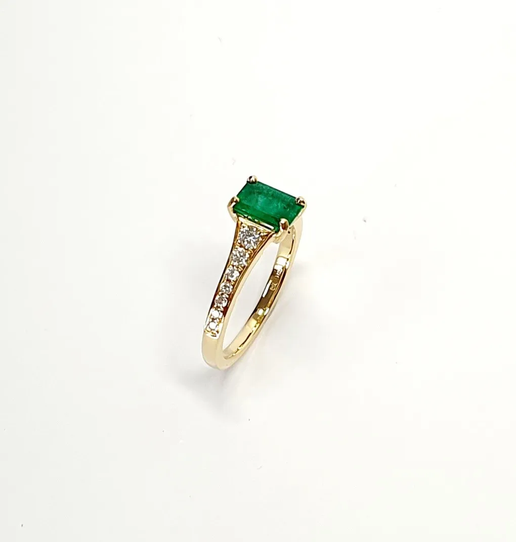 18ct Yellow Gold Emerald Cut Emerald Ring with Diamond Tapered Shank to Each Side.