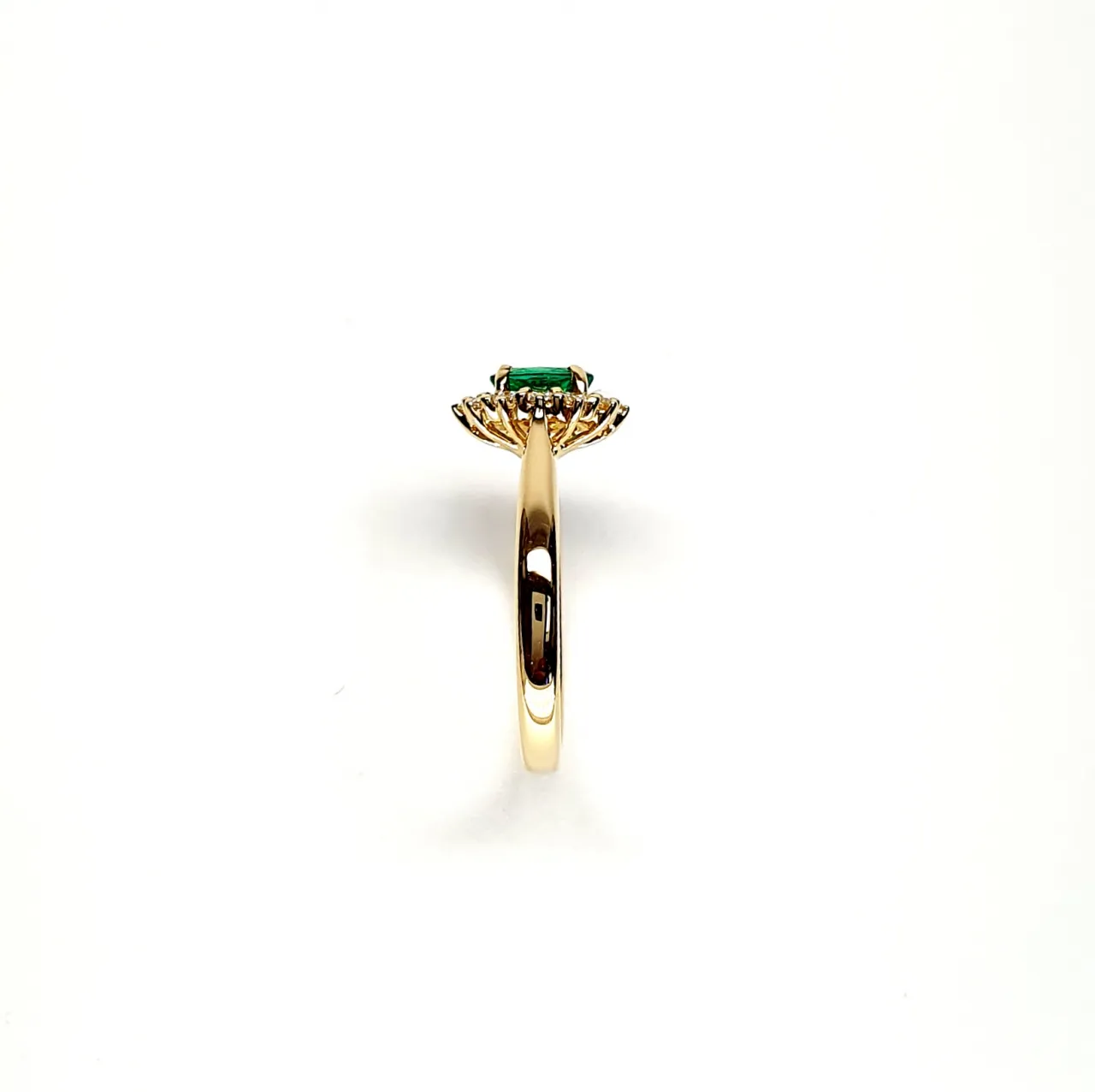 The Highgate 18ct Yellow Gold Oval Emerald and Diamond Cluster Ring RA00695.