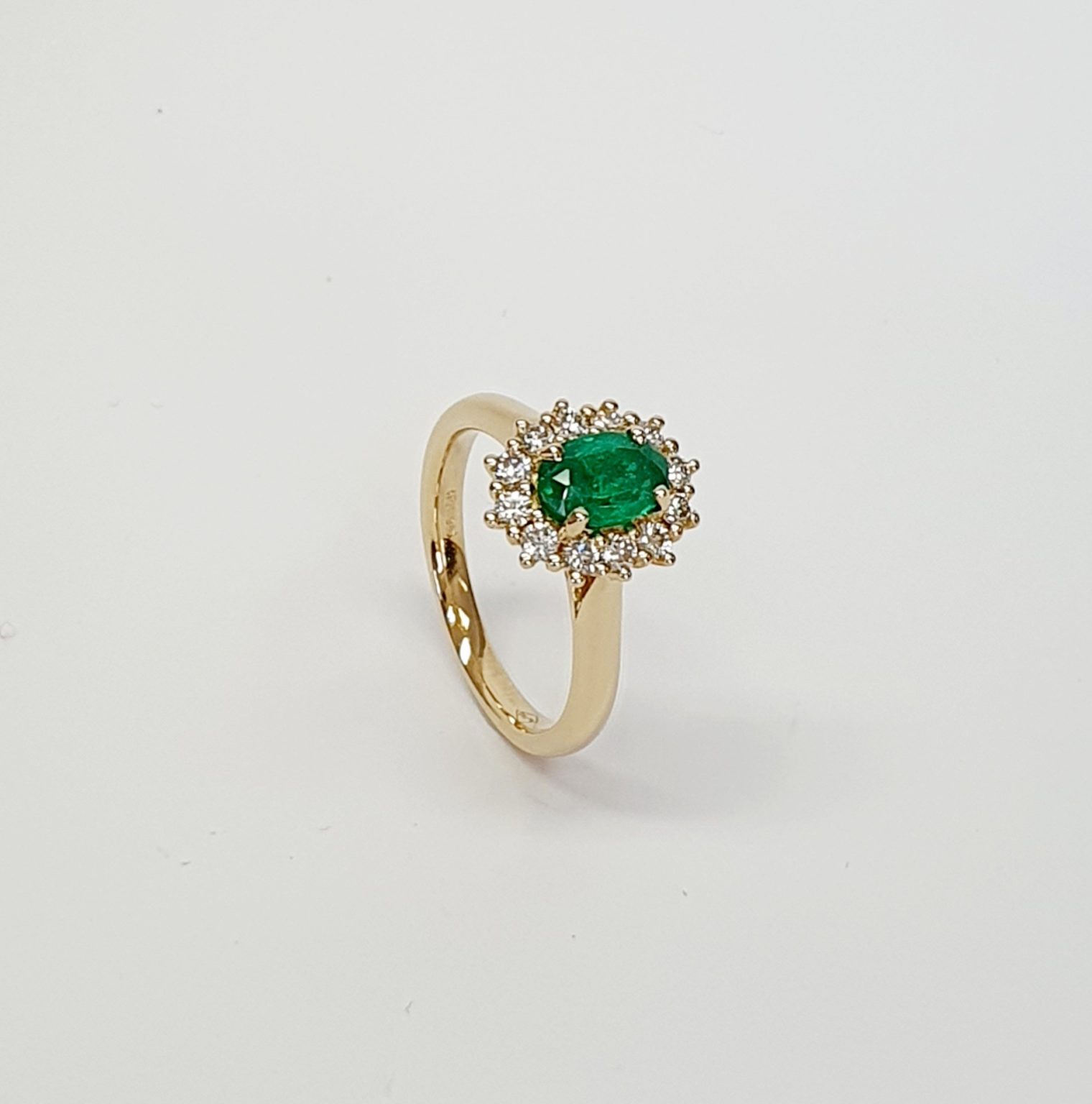 The Highgate 18ct Yellow Gold Oval Emerald and Diamond Cluster Ring RA00695.