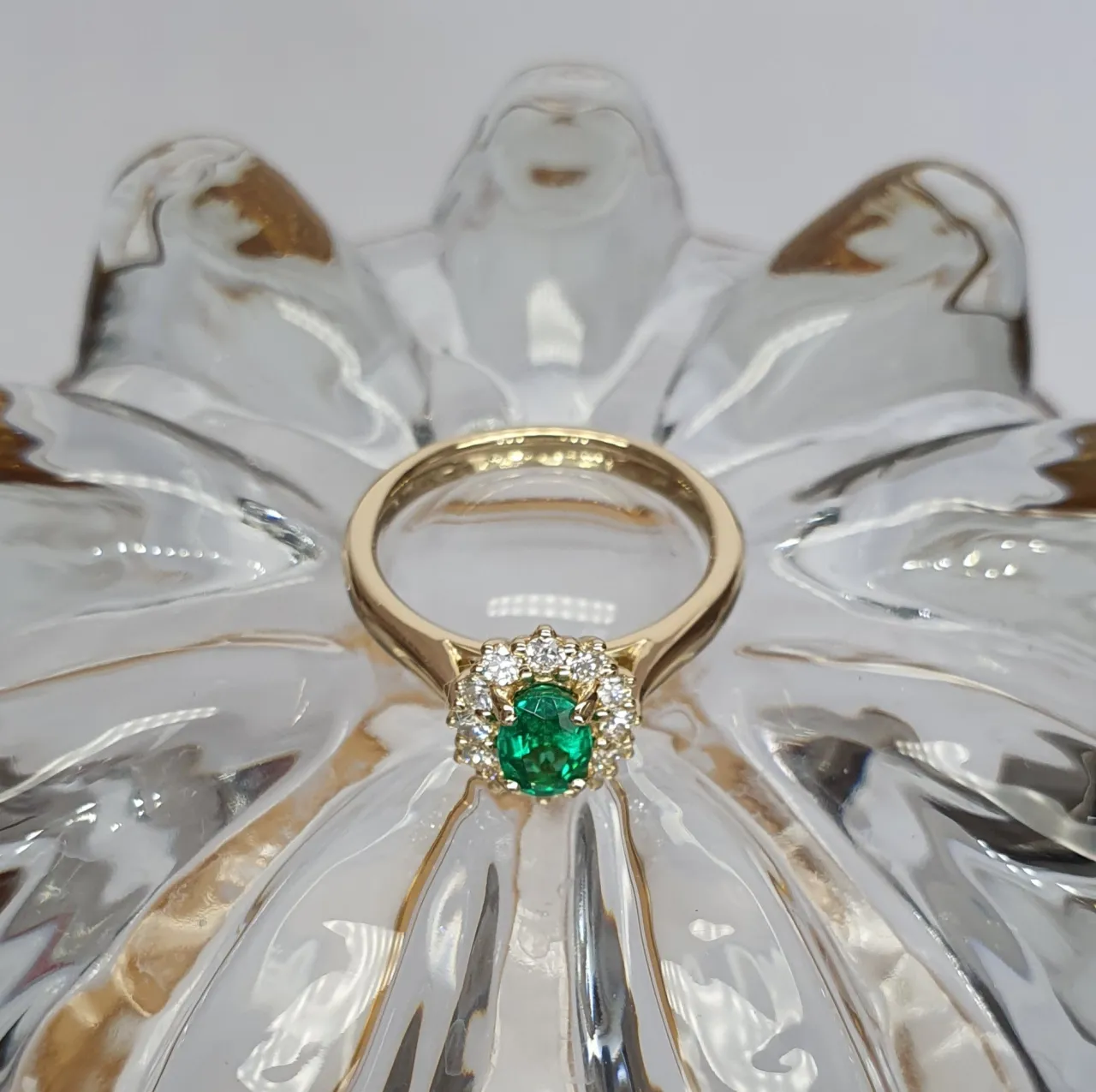 The Highgate 18ct Yellow Gold Oval Emerald and Diamond Cluster Ring RA00695.