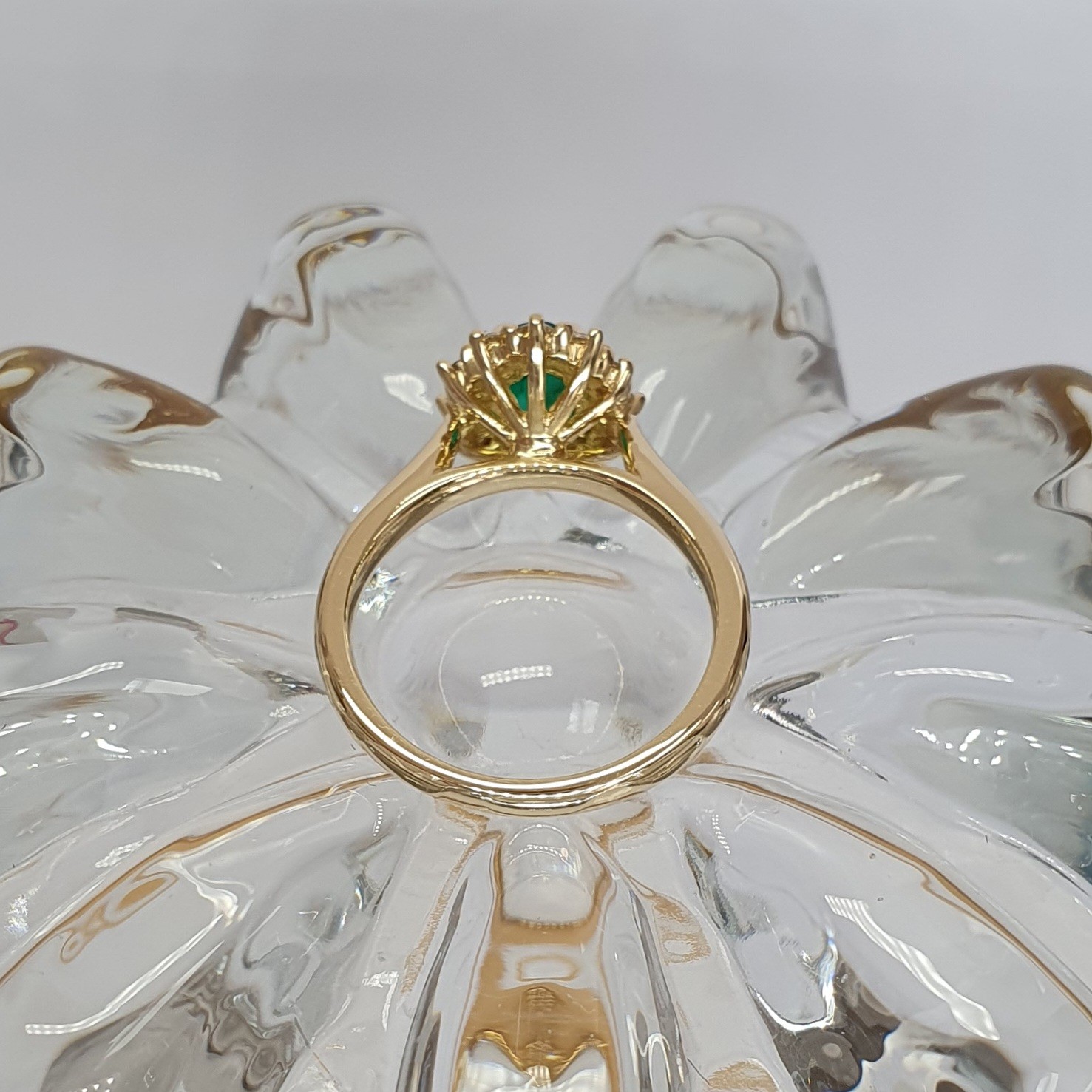 The Highgate 18ct Yellow Gold Oval Emerald and Diamond Cluster Ring RA00695.