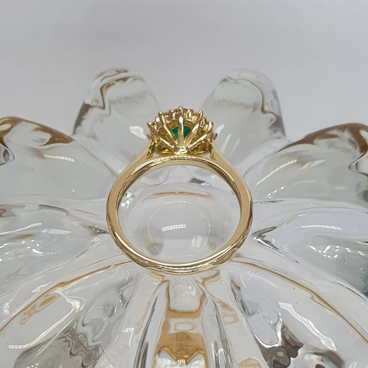 The Highgate 18ct Yellow Gold Oval Emerald and Diamond Cluster Ring RA00695.