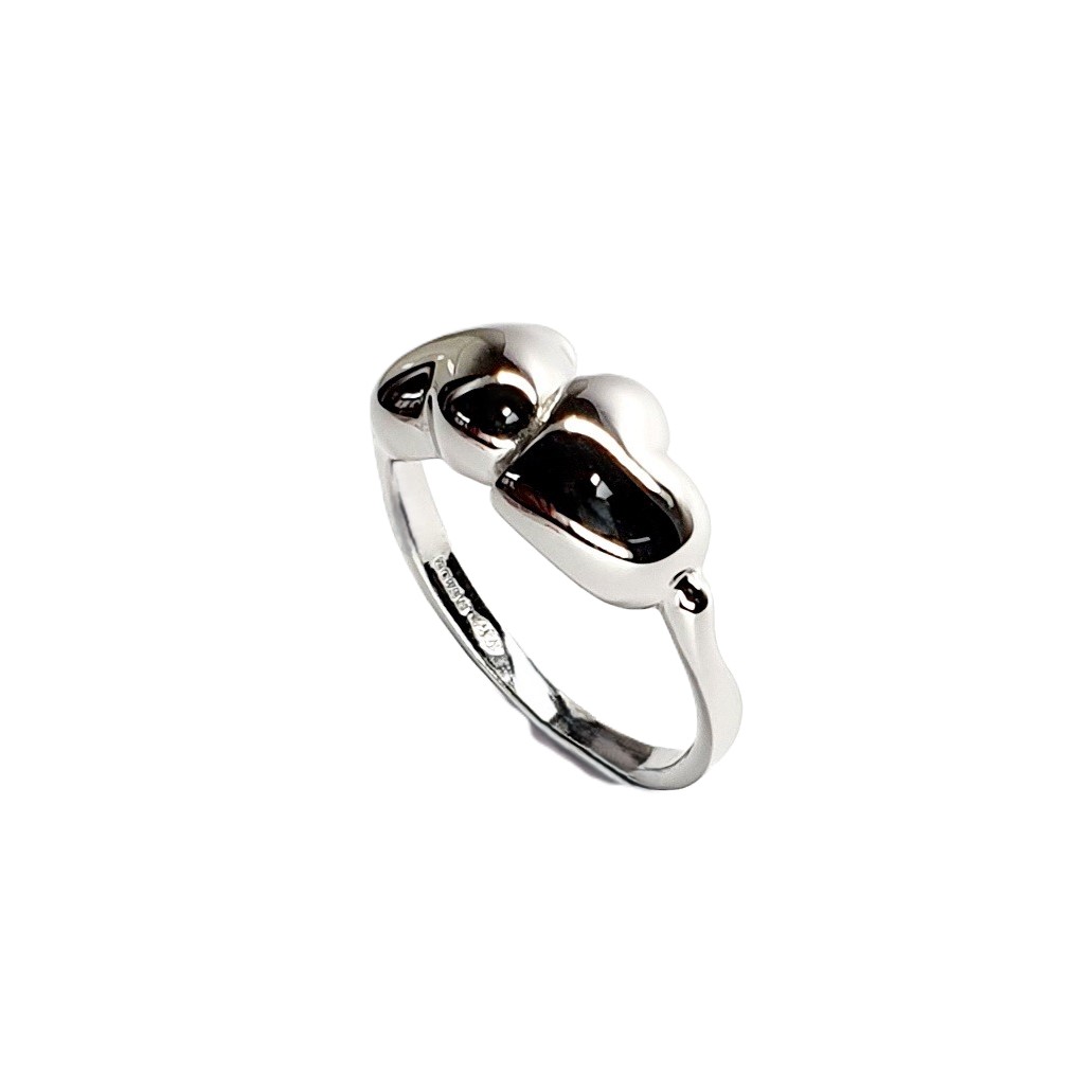 The Verona Intertwined Opposite Double Heart Ring is crafted in London from 9ct white gold with a highly polished finish R00151.