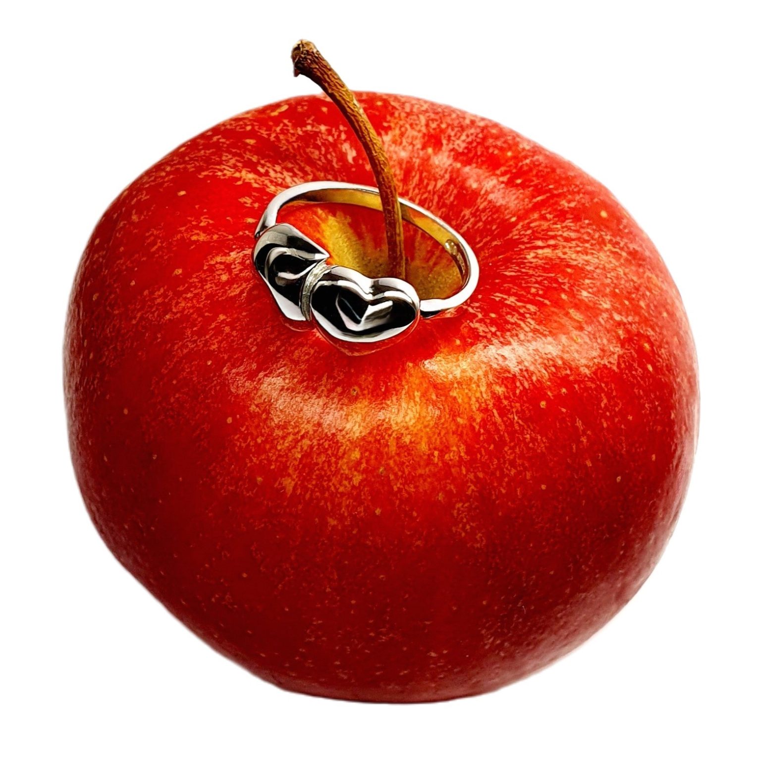 The Verona Intertwined Opposite Double Heart Ring is crafted in London from 9ct white gold with a highly polished finish R00151.